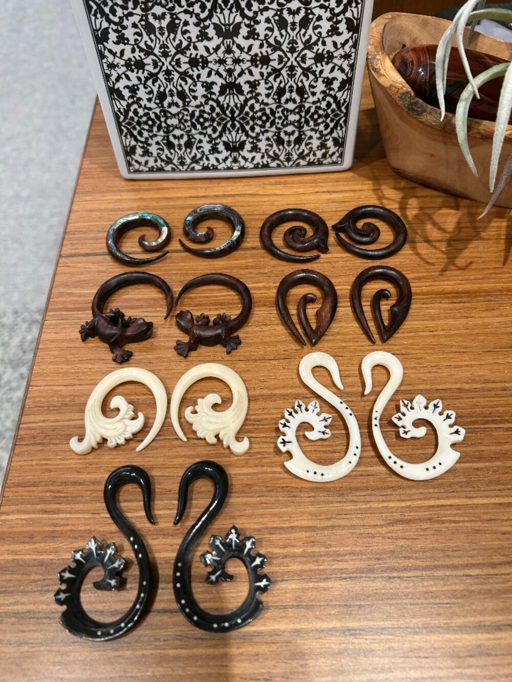2G LOT SPIRAL ORGANIC WOOD BONE TRIBAL SPIRALS EAR STRETCH GUAGES NEW 7 PAIRS
